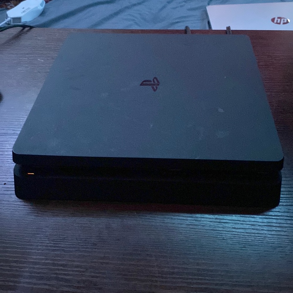 PS4 slim used working good with controller